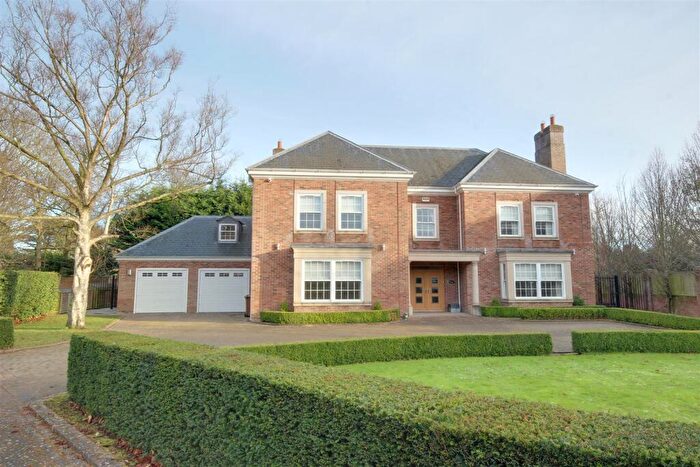 4 Bedroom Detached House For Sale In Park Lane, Swanland, HU14