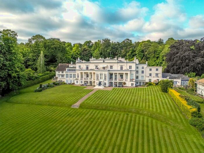 2 Bedroom Flat For Sale In Loudwater Drive, Loudwater, Rickmansworth, WD3