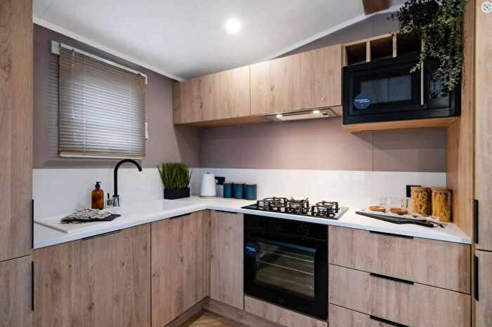 2 Bedroom Lodge For Sale In Tewkesbury, Gloucestershire, GL20