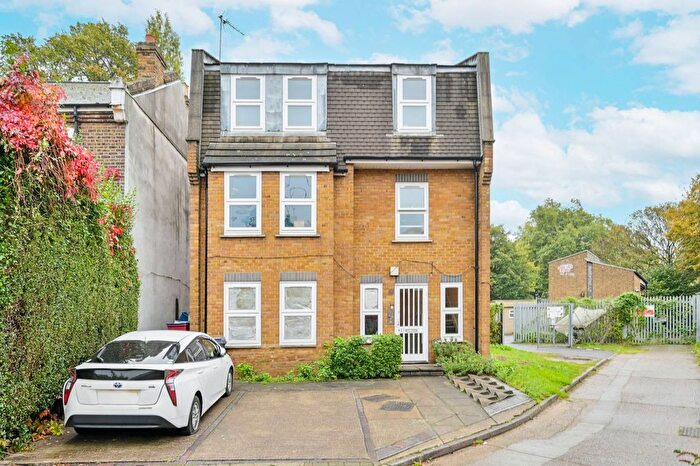 1 Bedroom Flat To Rent In Oxford Road North, Chiswick, London, W4