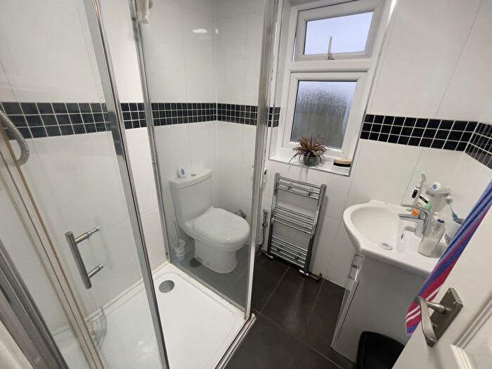 5 Bedroom Semi-Detached House To Rent In Penbury Road, Southall, Greater London, UB2