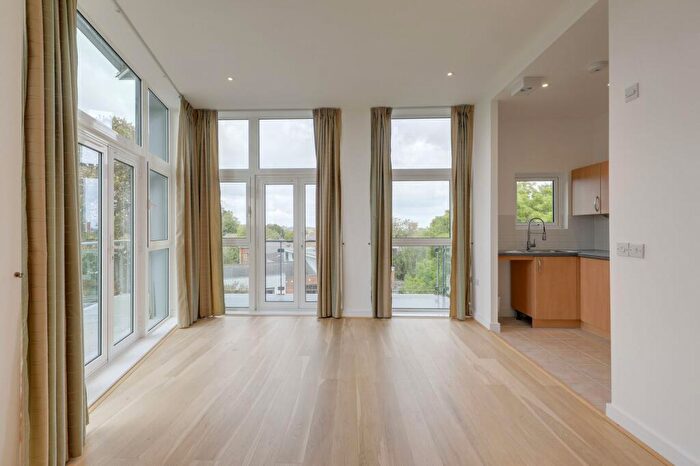 1 Bedroom Flat To Rent In Hither Green Lane, Kingswood Court Hither Green Lane, SE13