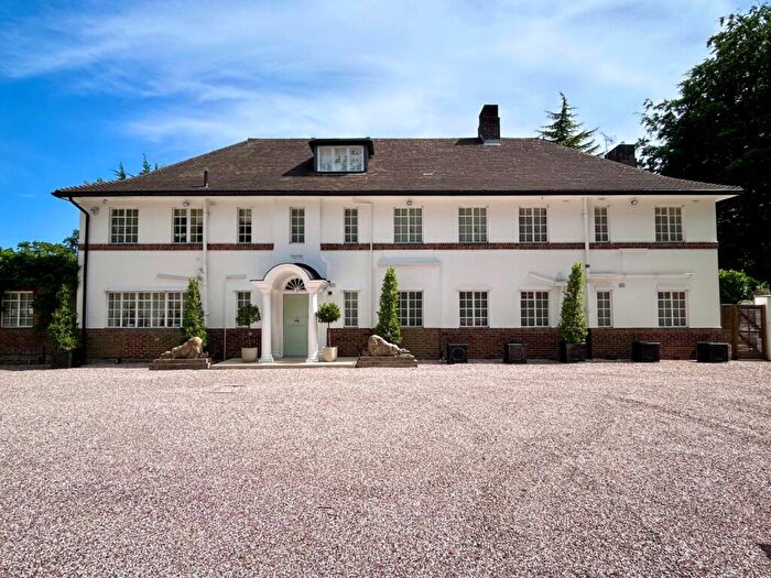 5 Bedroom House For Sale In The Warren, Kingswood, Tadworth, Surrey, KT20