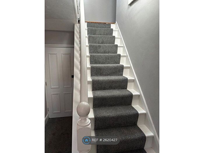 2 Bedroom Flat To Rent In Adelaide Square, Bedford, MK40