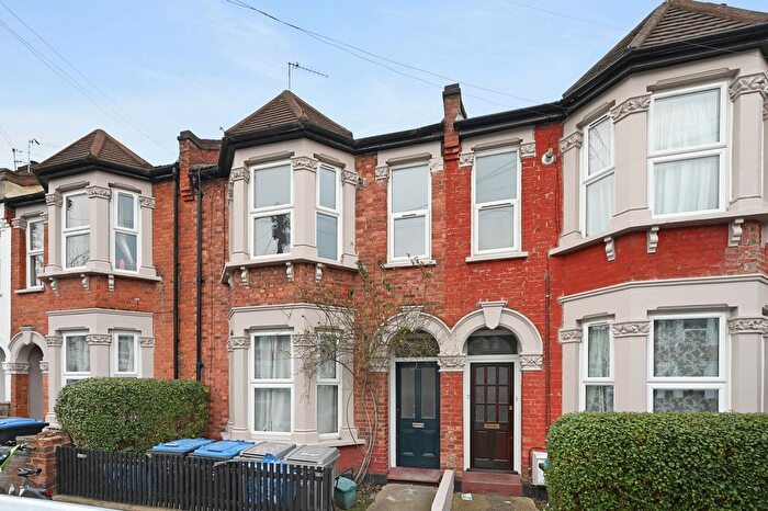 2 Bedroom Flat To Rent In Howard Road, London, NW2