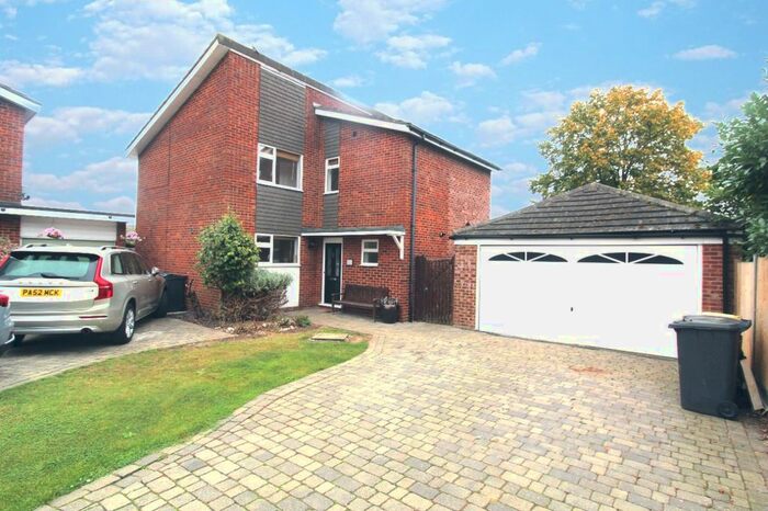 4 Bedroom Detached House To Rent In Moons Close, Rochford, Essex, SS4