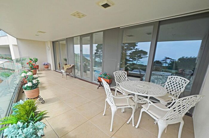 2 Bedroom Apartment For Sale In Sea Road, Carlyon Bay, PL25