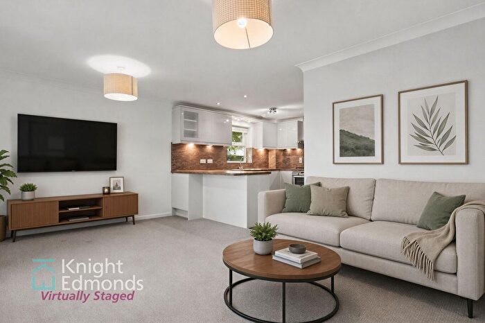 2 Bedroom Flat For Sale In Tonbridge Road, Rocklands, ME16
