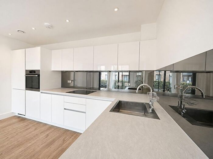 2 Bedroom Flat To Rent In Kempton House, High Street, Staines-Upon-Thames, TW18