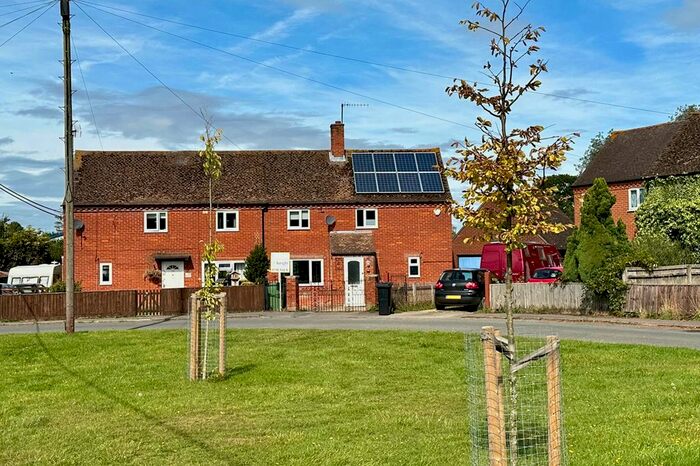 4 Bedroom Semi-Detached House To Rent In The Close, Woodcote, Reading, RG8