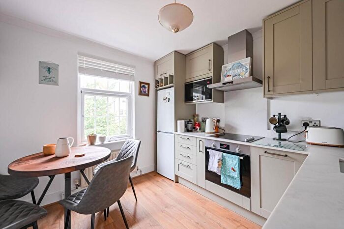 1 Bedroom Flat To Rent In Pretoria Avenue, Walthamstow, London, E17