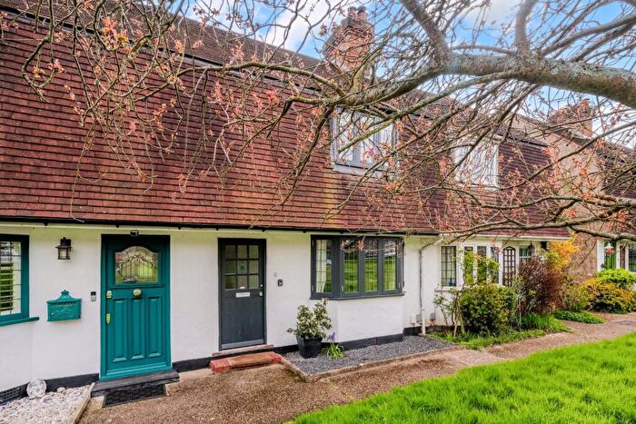 3 Bedroom Terraced House For Sale In Woodcote Side, Epsom, KT18