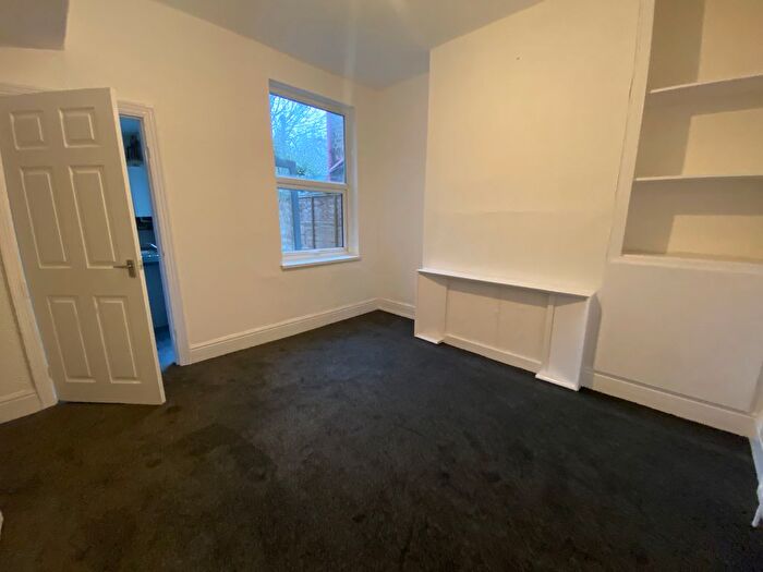 2 Bedroom End Of Terrace House To Rent In Chanterlands Avenue, Hull, HU5