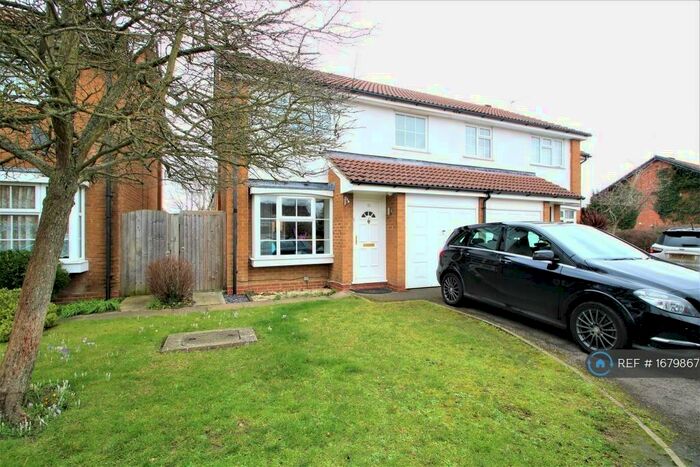 3 Bedroom Semi-Detached House To Rent In Burwell Close, Reading, RG6