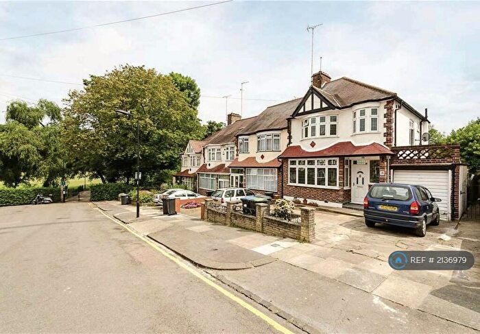 3 Bedroom Semi-Detached House To Rent In Arnos Road, London, N11