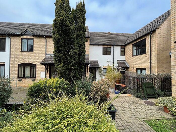 2 Bedroom Maisonette To Rent In Roscrea Court, Huntingdon, PE29