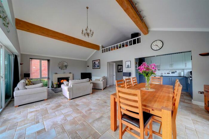 2 Bedroom Detached Bungalow For Sale In Severn Meadow, Astley Burf, Stourport-On-Severn, DY13