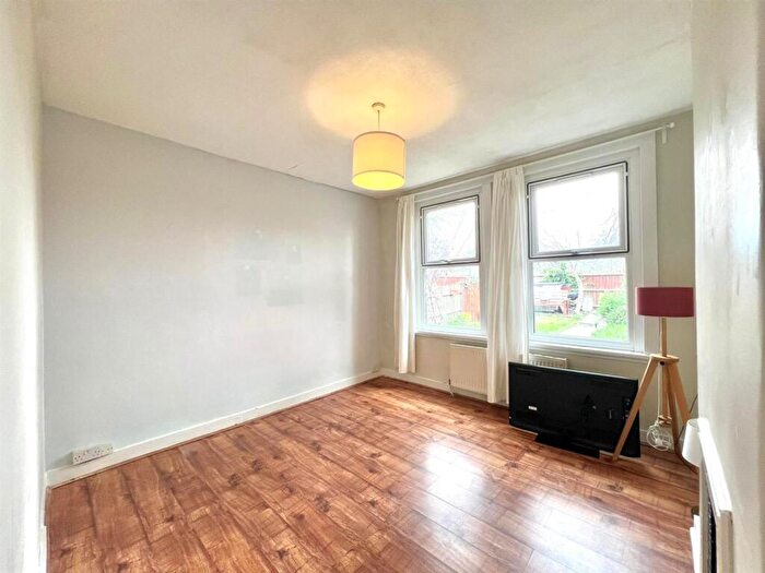 2 Bedroom House To Rent In Two Bedroom Flat, Brettenham Road, Walthamstow, - £, Pcm, E17