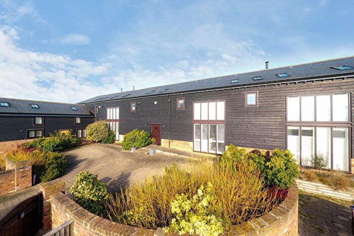 4 Bedroom Barn Conversion For Sale In Sutton Road, Eyeworth, SG19