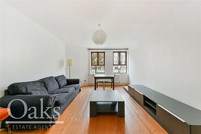 3 Bedroom Flat To Rent In New Park Road, London, SW2