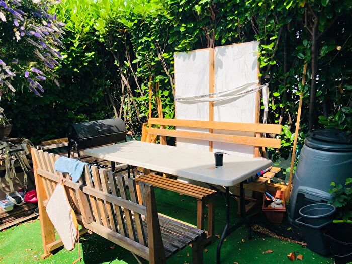 2 Bedroom Maisonette For Sale In Redesdale Gardens, Isleworth, TW7