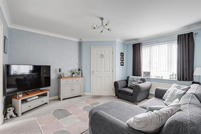 3 Bedroom Town House For Sale In Bramble Close, South Normanton, Alfreton, DE55