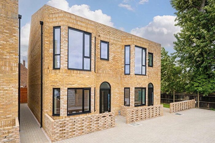 4 Bedroom Property For Sale In Bedfont Lane, Feltham, TW14