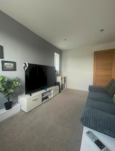 2 Bedroom Flat To Rent In Staveley Road, Chesterfield, S43