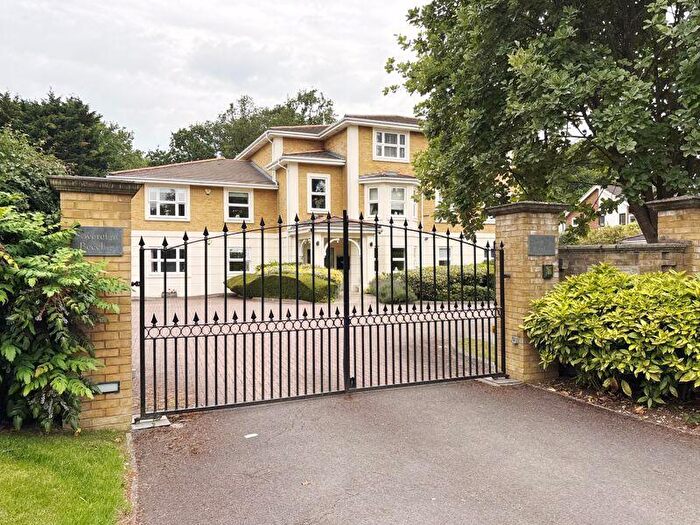 2 Bedroom Apartment For Sale In Green Lane, Farnham Common, SL2