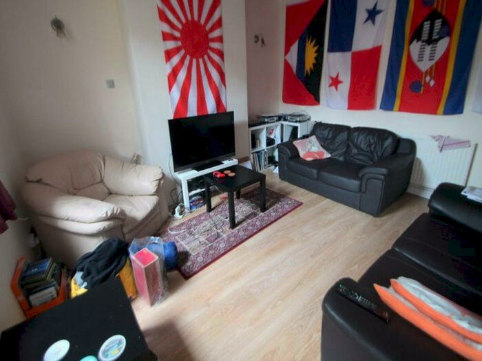 2 Bedroom House To Rent In Rombalds Place, Leeds, LS12