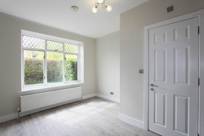 Studio To Rent In Sandringham Road, London, NW11