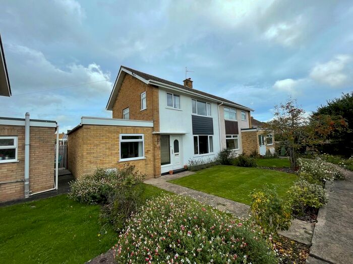 3 Bedroom Semi-Detached House To Rent In Heathfield Close, North Petherton, Bridgwater, TA6