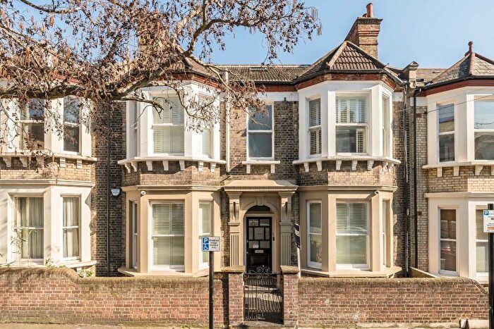 4 Bedroom Flat To Rent In Tremadoc Road, London, SW4