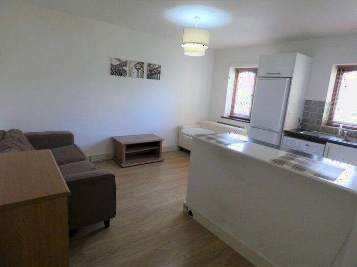 2 Bedroom Flat To Rent In Greenford Avenue, London, W7