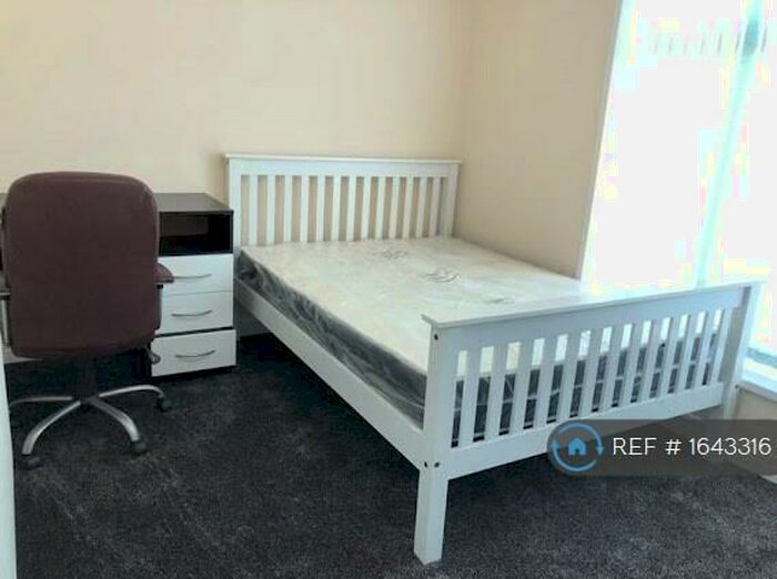 5 Bedroom Semi-Detached House To Rent In Scarborough Way, Coventry, CV4