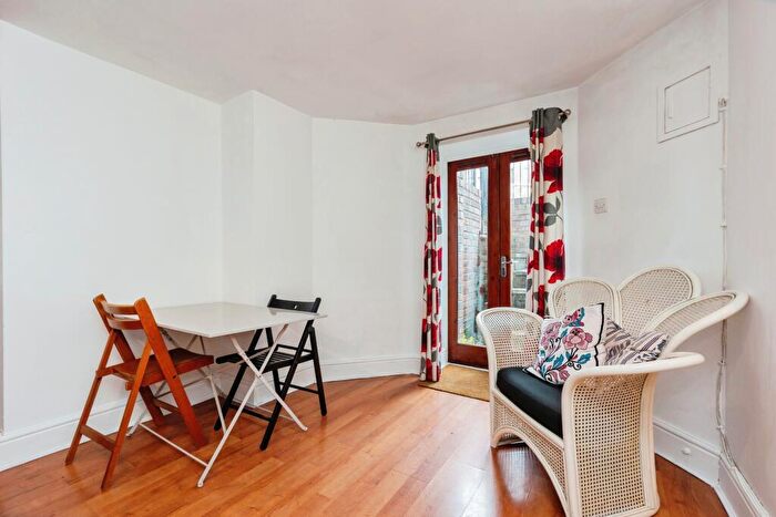 1 Bedroom Flat For Sale In Central Road, Didsbury, Manchester, Greater Manchester, M20