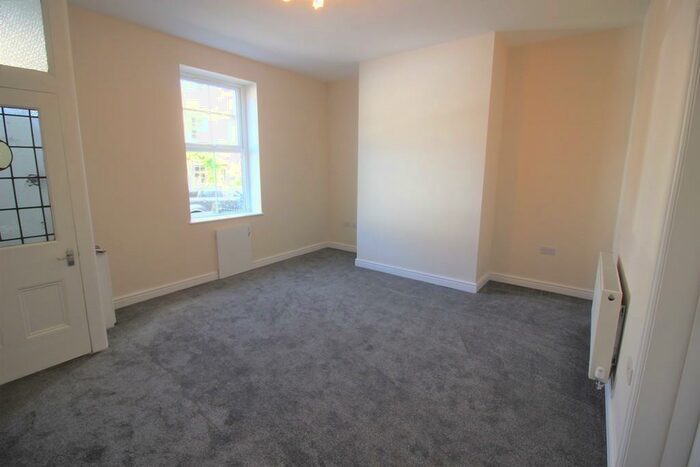 3 Bedroom Terraced House To Rent In Lambgates, Hadfield, SK13
