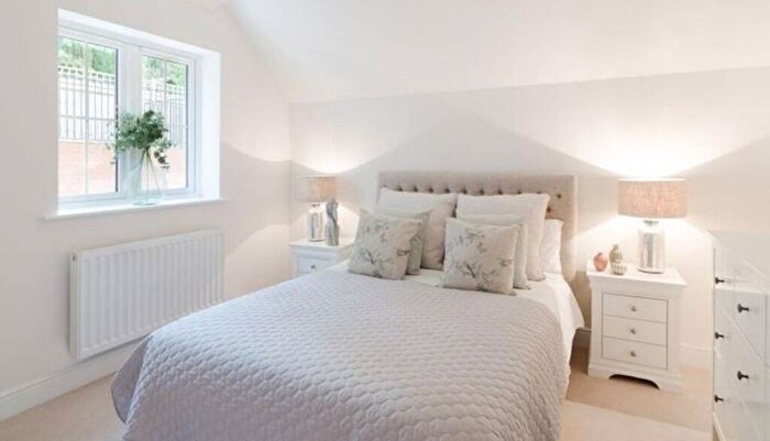 2 Bedroom Flat For Sale In Eldon Court, South Norwood, SE25