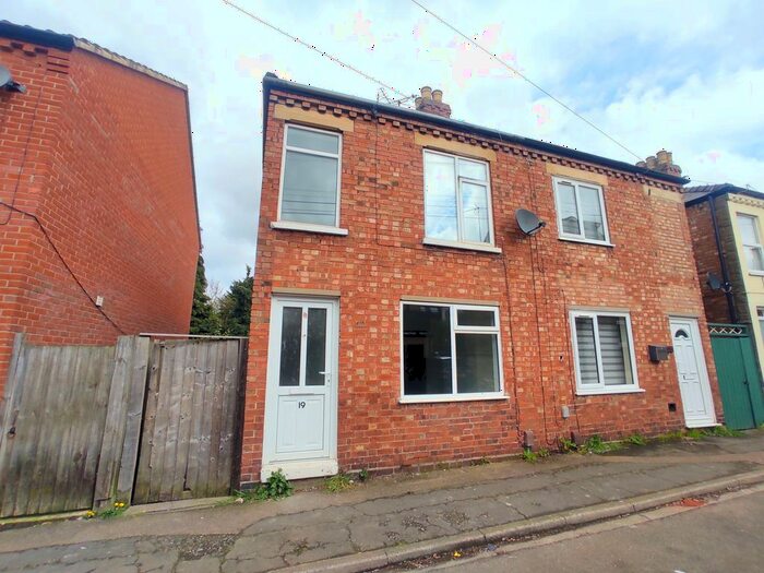 3 Bedroom Semi-Detached House To Rent In St. Peters Road, Wisbech, PE13