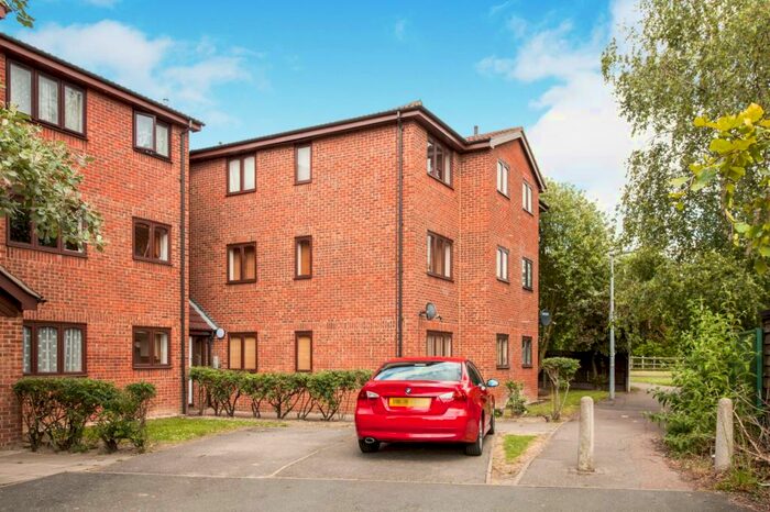 2 Bedroom Property To Rent In Speedwell Close, CB1