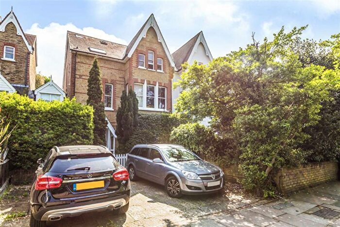3 Bedroom Flat To Rent In Lion Gate Gardens, Kew, Richmond, TW9