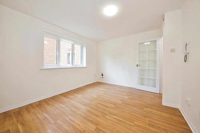 1 Bedroom Flat To Rent In Bream Close, Tottenham, N17