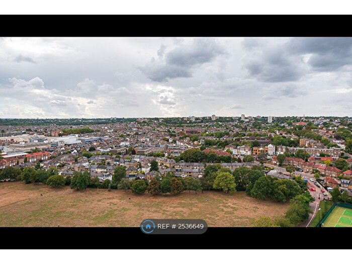 2 Bedroom Flat To Rent In Argento Tower, London, SW18