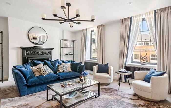 3 Bedroom Flat To Rent In Curzon Street, Mayfair, London, W1J