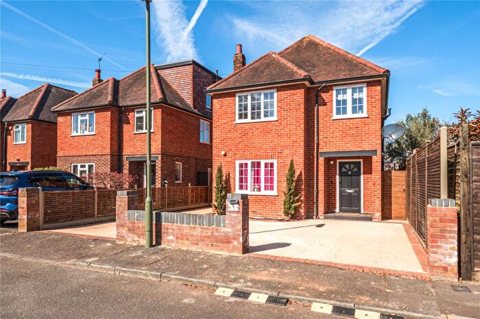 3 Bedroom Detached House For Sale In Grove Crescent, Walton-On-Thames, KT12