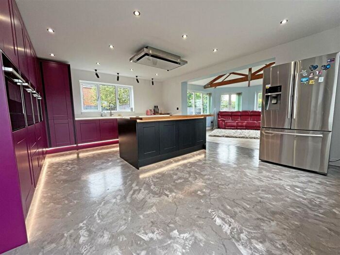 5 Bedroom Detached House For Sale In Barbers Drove North, Crowland, Peterborough, PE6