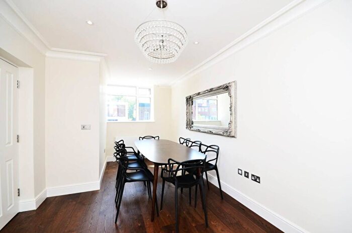 4 Bedroom House To Rent In Harley Road, Primrose Hill, London, NW3