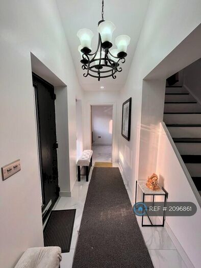 3 Bedroom Semi-Detached House To Rent In Rosemead Drive, Oadby, Leicester, LE2