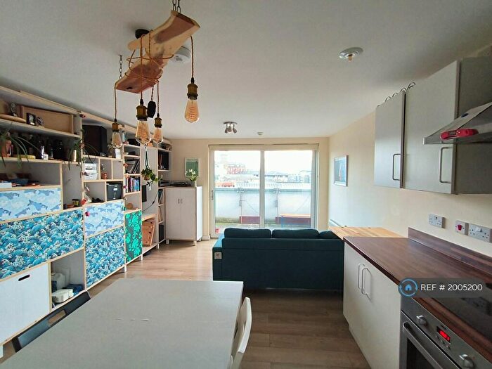 2 Bedroom Flat To Rent In Tredegar Road, London, E3