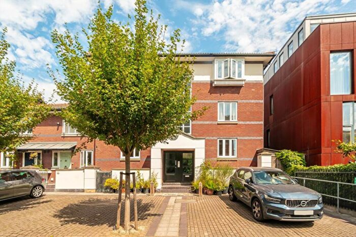 1 Bedroom Flat To Rent In Gloucester Square, Haggerston Park, E2